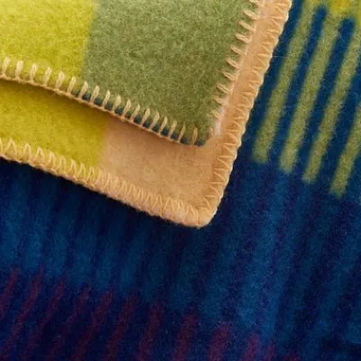 ÅSMUND GRADIENT Lammwolldecke 200 x 135 cm 4252^Roros Tweed Hot