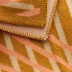 BISLETT Lammwolldecke 130x200cm Peach & pistachio 5151^Roros Tweed Clearance