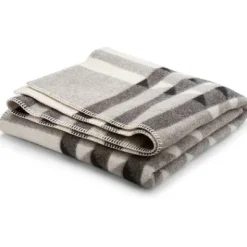 KVAM Lammwolldecke 135 x 200cm grau 5211^Roros Tweed Online